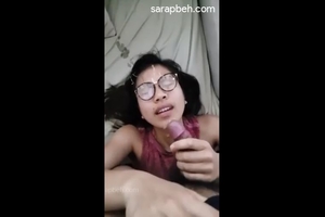 Pretty pinay with glasses cumshot